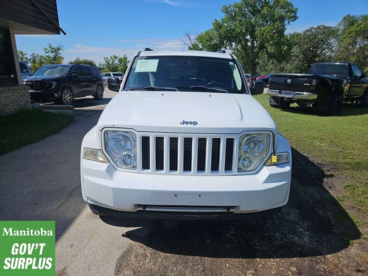 2012-jeep-liberty-image-3