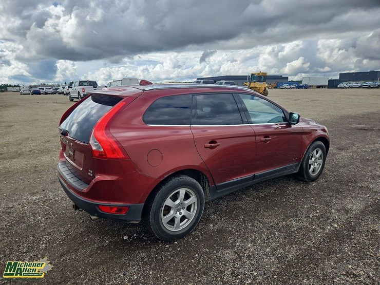 2010-volvo-xc60-image-4