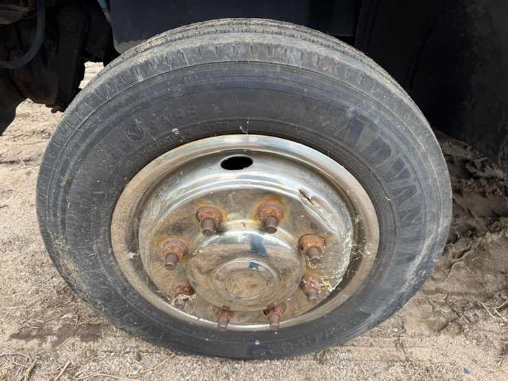 #1935-•-2004-chevrolet-5500-roll-back-truck-image-59