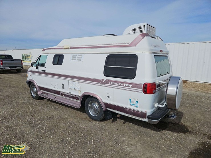 1995-dodge-ram-van-image-3