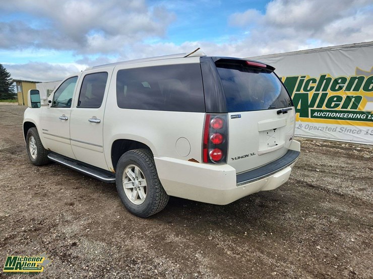 2014-gmc-yukon-xl-denali-image-3