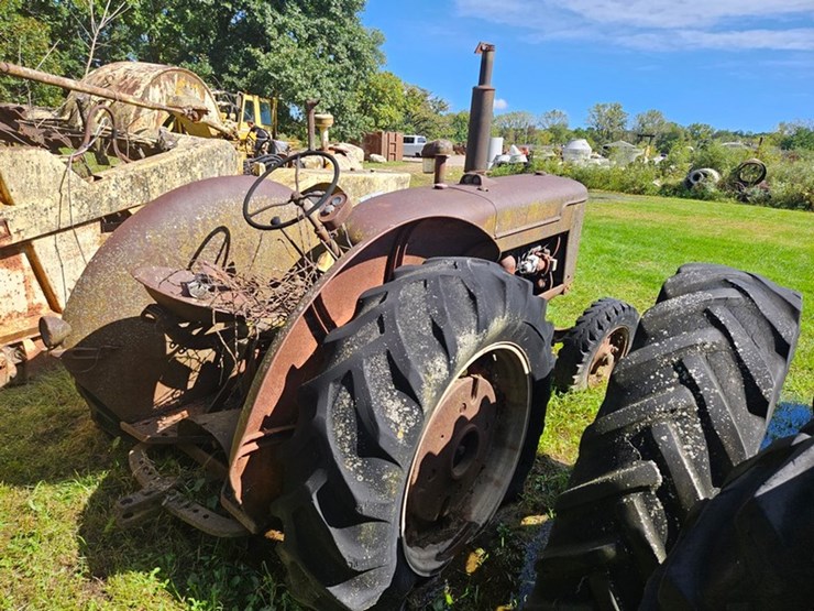 #2521-•-mccormick-w9-tractor-image-5