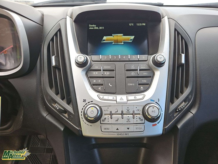 2012-chevrolet-equinox-lt-image-21