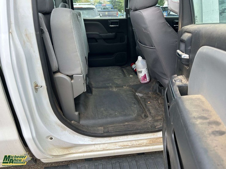 2018-chevrolet-silverado-2500hd-image-11