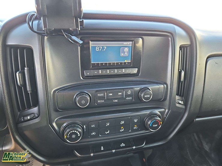 2015-chevrolet-silverado-2500hd-image-22
