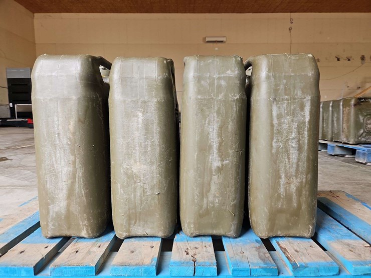 4-20l-diesel-fuel-cans-image-3