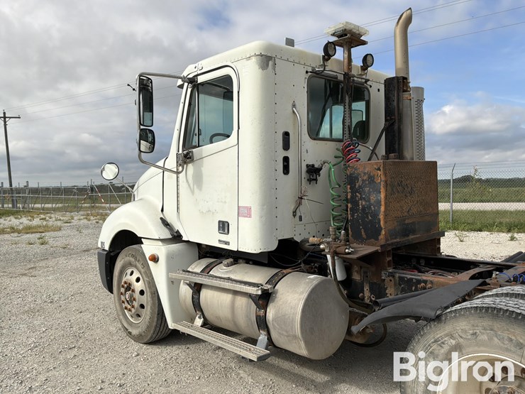 2005-freightliner-columbia-120-image-12