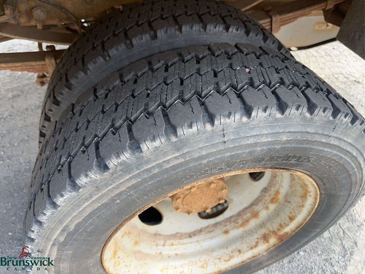 2012-ford-f550-xl-image-10