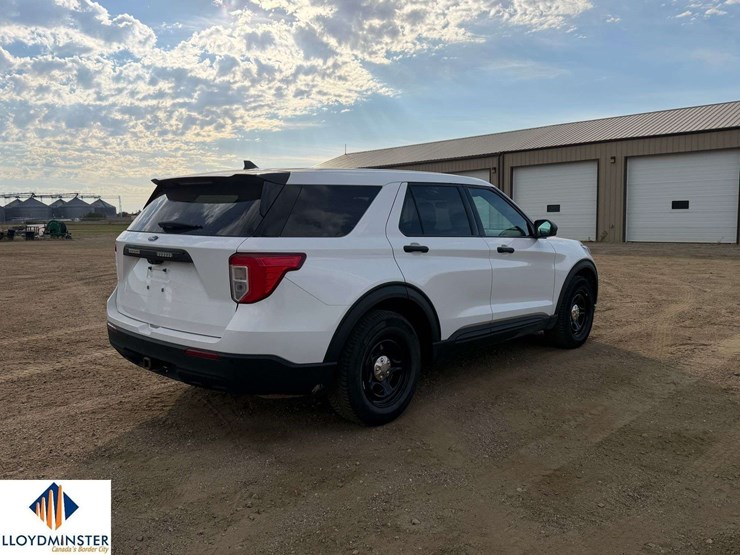 2021-ford-explorer-image-4