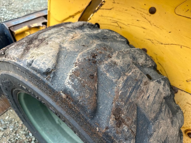deere-240-image-46