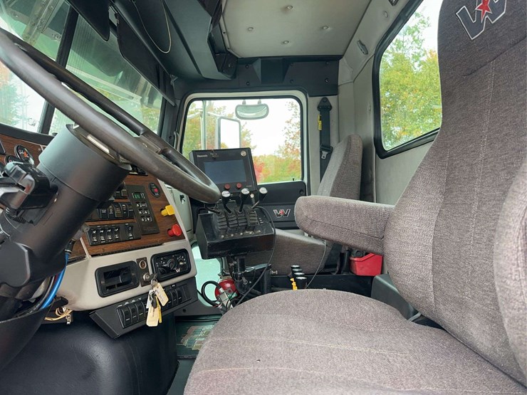 2016-western-star-4700sf-image-23