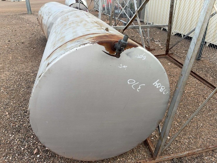 farm-fuel-tank-with-stand-image-4