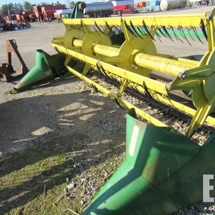 JOHN DEERE 213