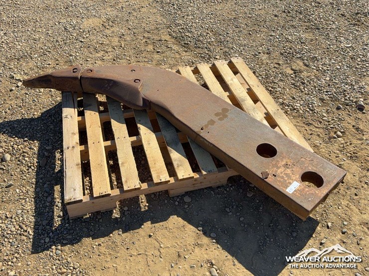 d8-ripper-shanks-&-track-rails-image-1