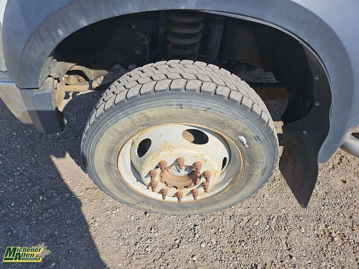 2010-ford-f550-image-9