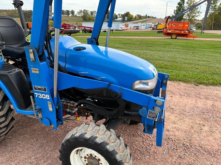 new-holland-tc25d-image-25