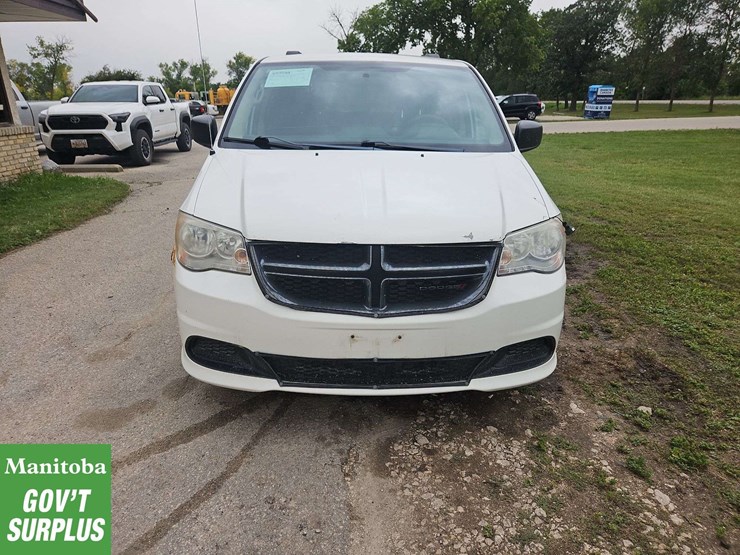 2012-dodge-grand-caravan-sxt-image-8