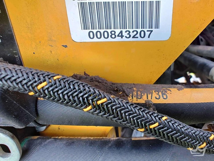 2021-caterpillar-299d3-image-7