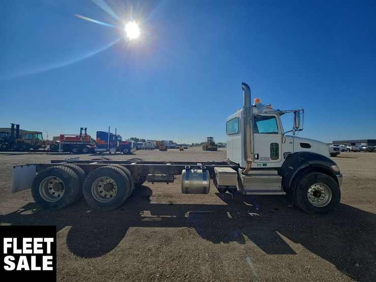 2015-peterbilt-348-image-7