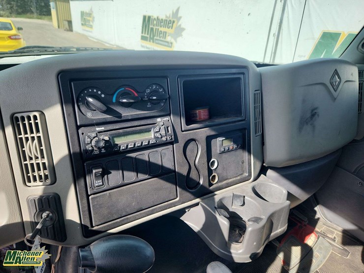 2014-international-durastar-4300-image-15