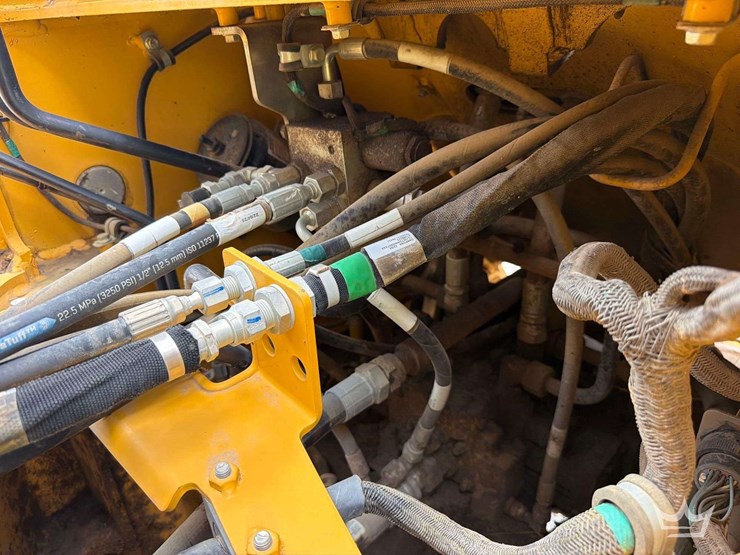 2022-john-deere-524-image-25