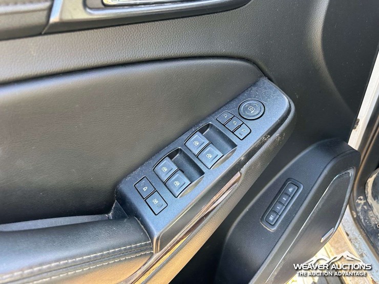 2018-chevrolet-suburban-image-24