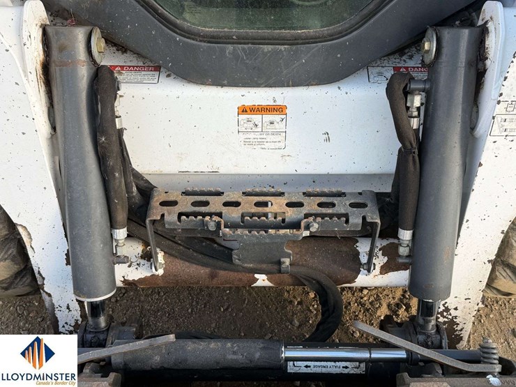 2015-bobcat-s570-image-13