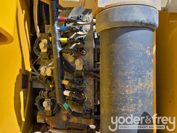 2018-komatsu-d61ex-24-image-39