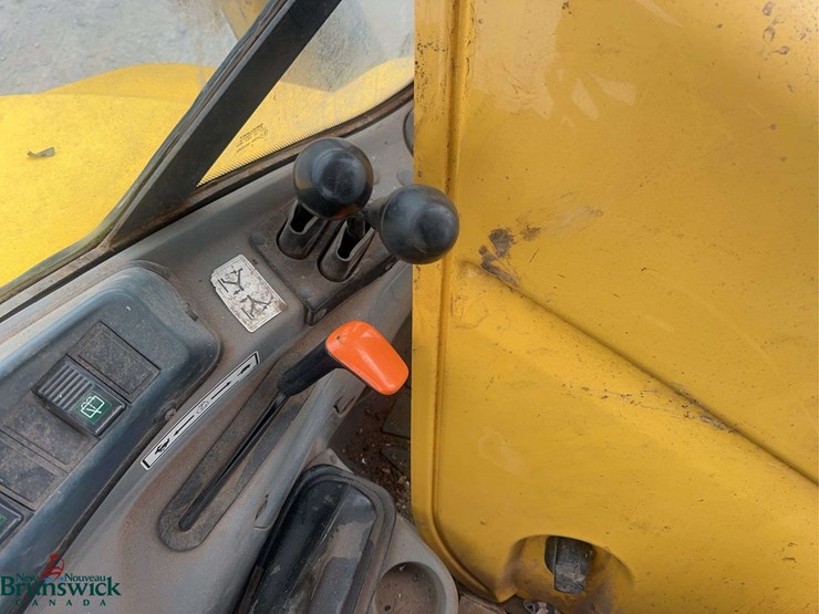 new-holland-b95-image-24