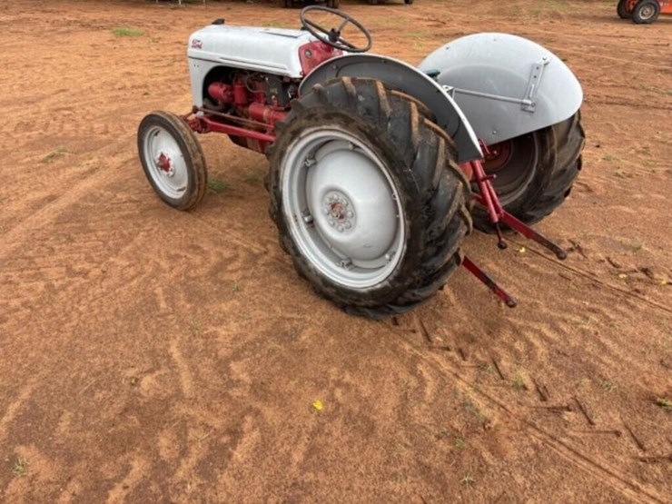 ford-8n-image-11