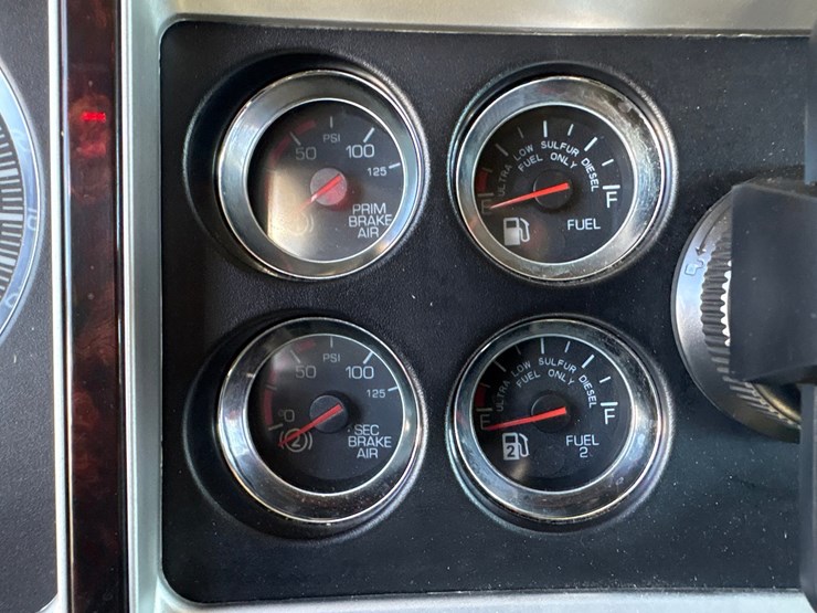 2023-kenworth-w900l-image-82