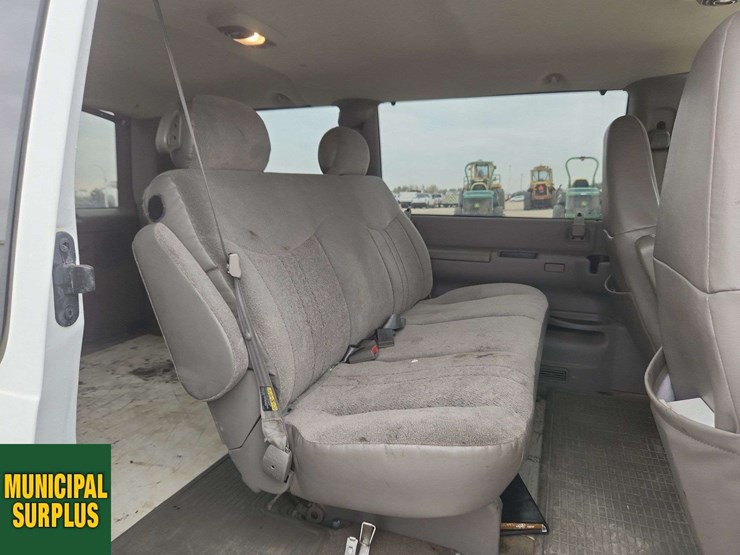 2004-gmc-safari-image-24