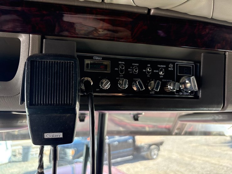 2023-kenworth-w900l-image-89