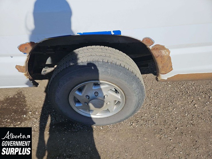 2014-ford-cargo-image-10
