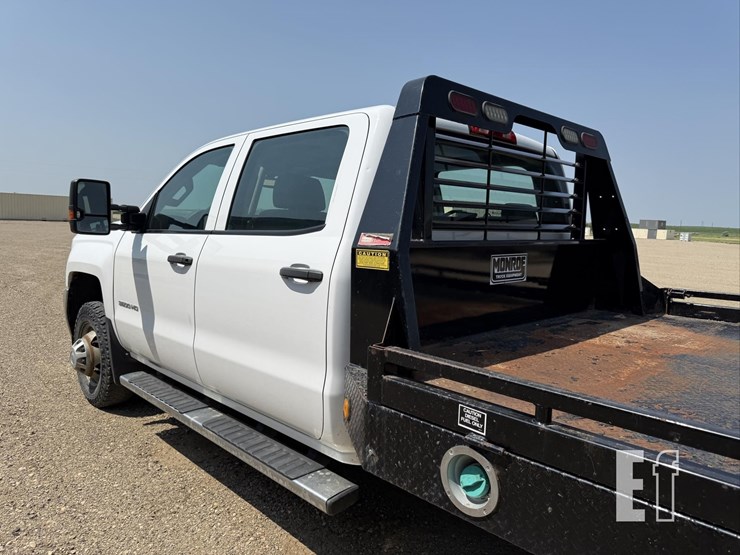 2015-chevrolet-3500hd-image-14