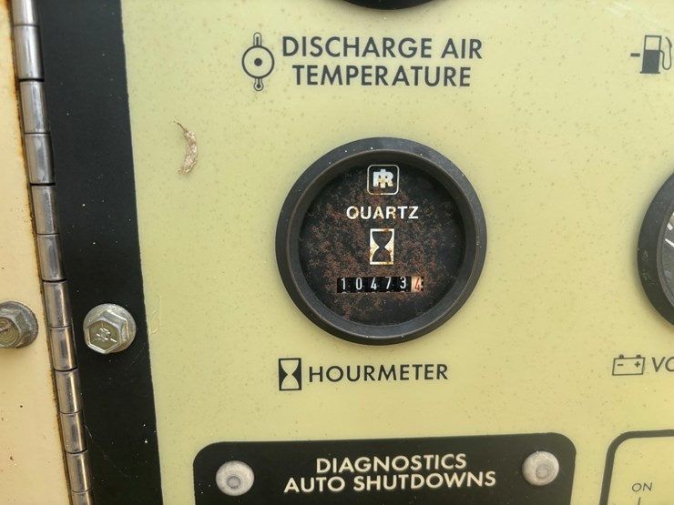 #3338-•-ingersoll-rand-ir900-towable-air-compressor-image-62