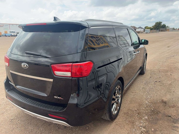2017-kia-sedona-image-3