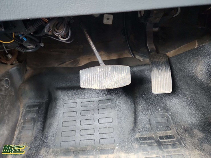 2011-ford-f250-image-24