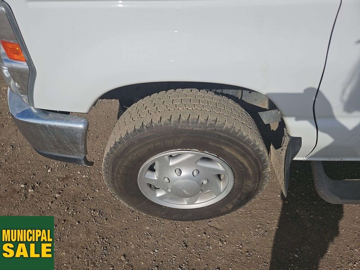2012-ford-cargo-image-9