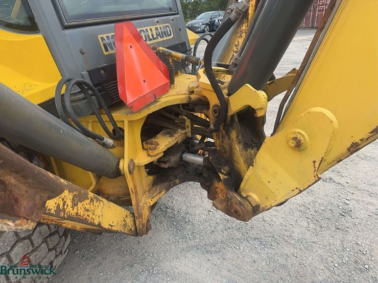 new-holland-b95-image-12