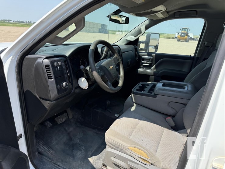 2015-chevrolet-3500hd-image-19