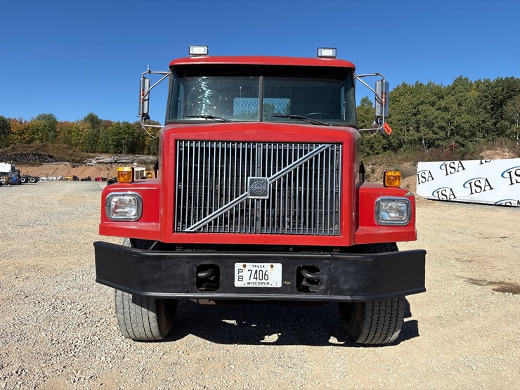 1999-volvo-wg64-image-8