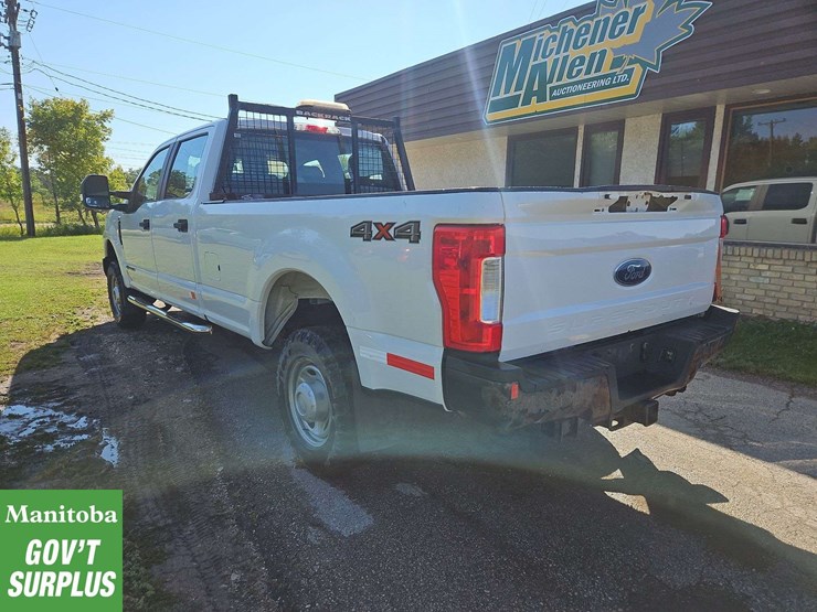 2017-ford-f350-image-8