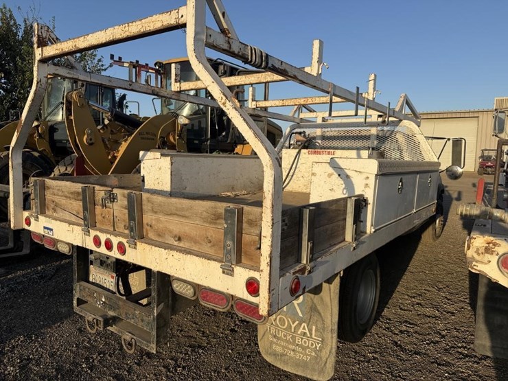 2006-chevrolet-3500-image-3
