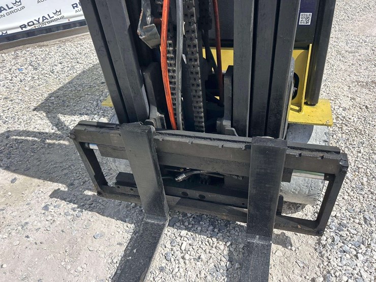 yale-glc080-7,500lb-propane-forklift-image-15