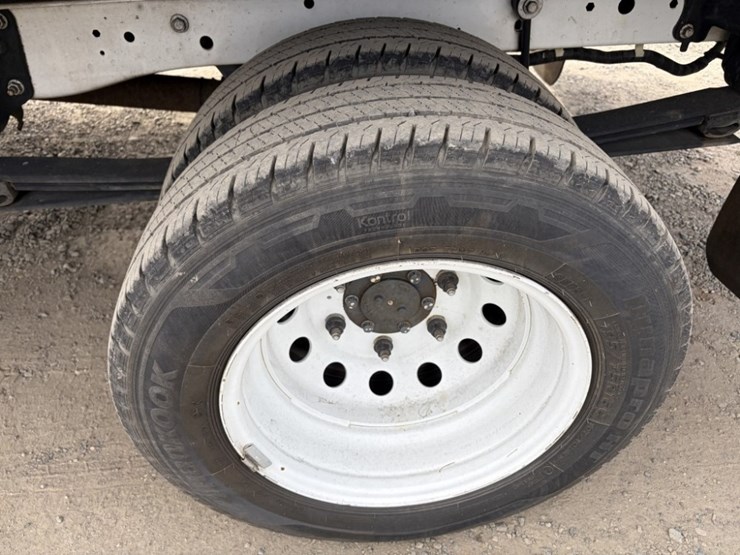 2019-ford-transit-image-17