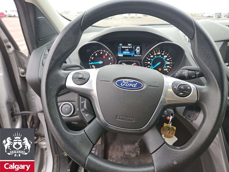 2015-ford-escape-se-image-18