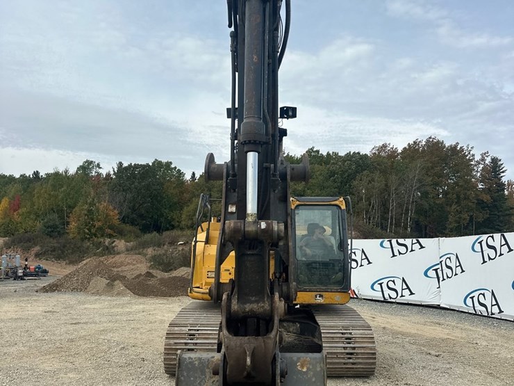 2017-deere-245g-lc-image-8