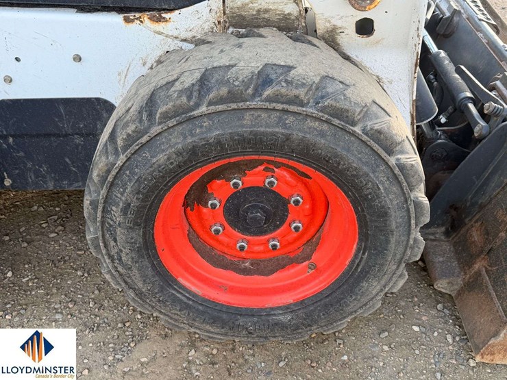 2015-bobcat-s570-image-11