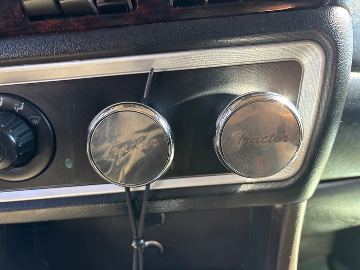 2023-kenworth-w900l-image-87